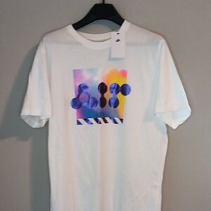 Nike White Short Sleeve Tee with Vibrant Abstract Patterns